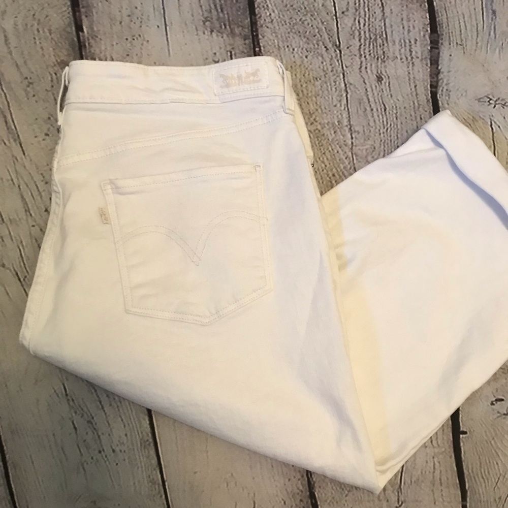 Levi Capri
